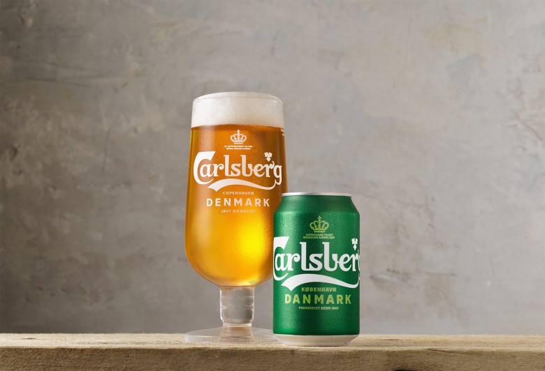 carlsberg glass and can beer photography sofus graae